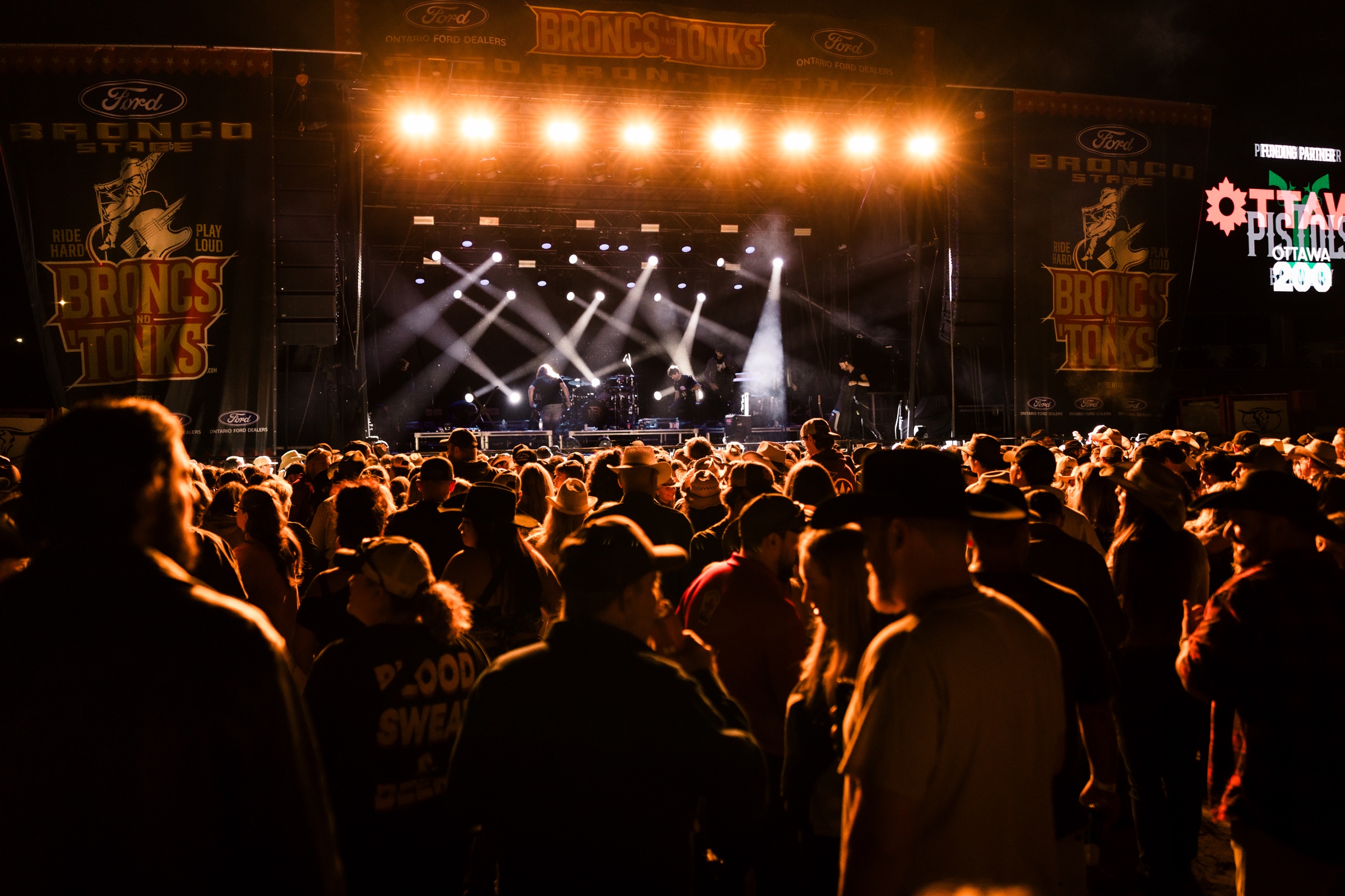 Crowd watching the main stage at Broncs and Tonks